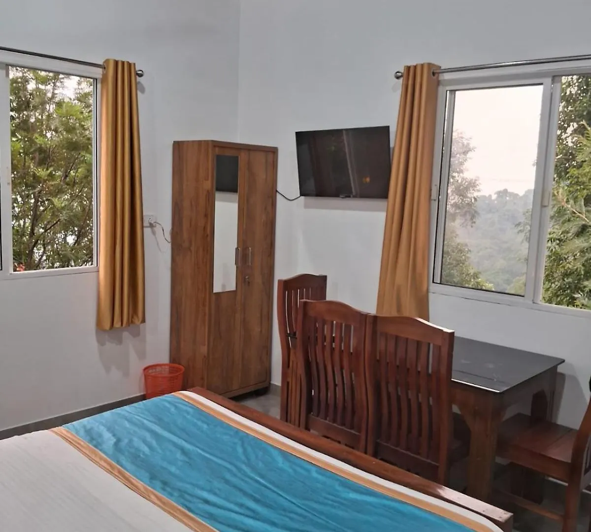 Blackcherry Munnar